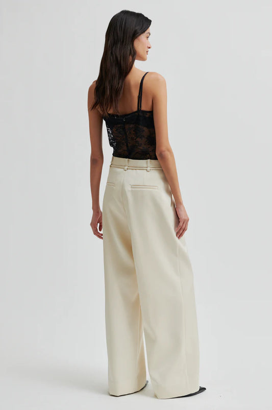 SOCIAL STRAP TOP - SECOND FEMALE