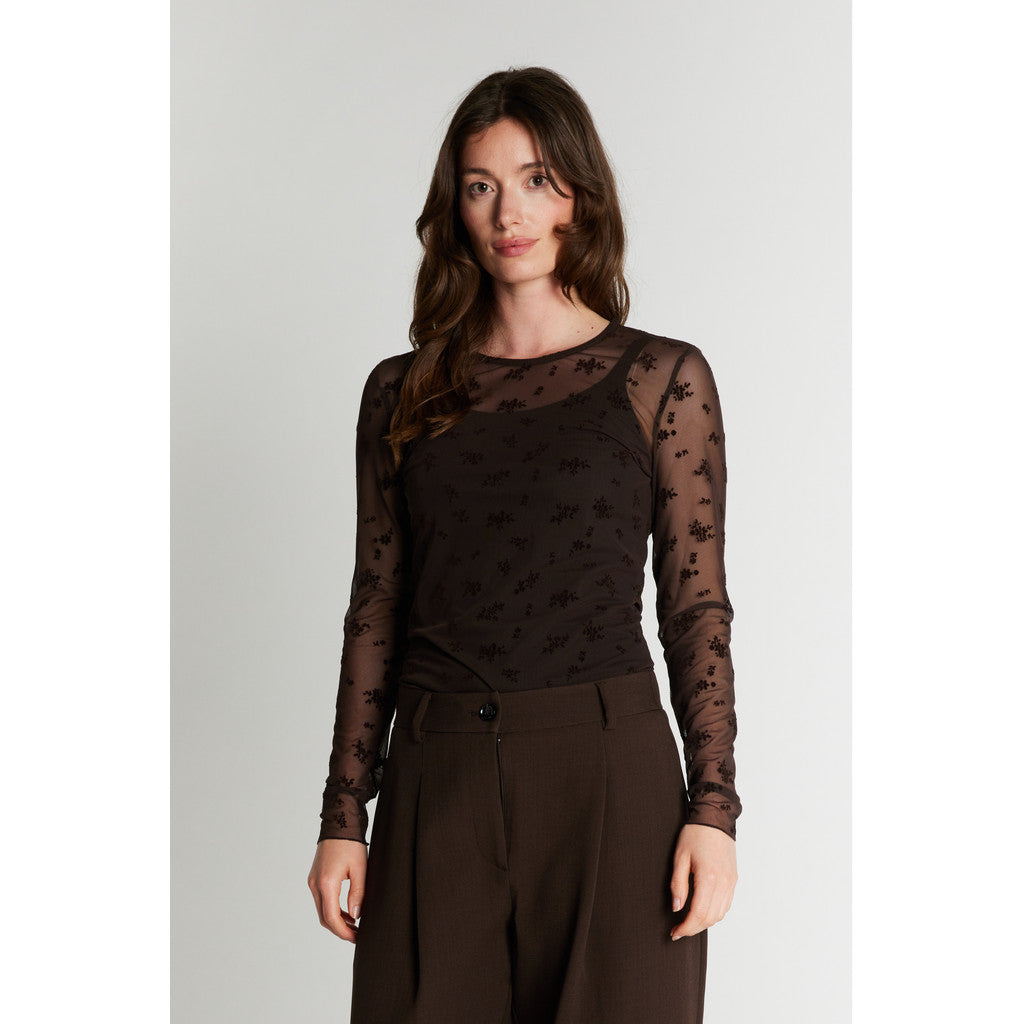 BRUN MESH . RUE DE FEMME