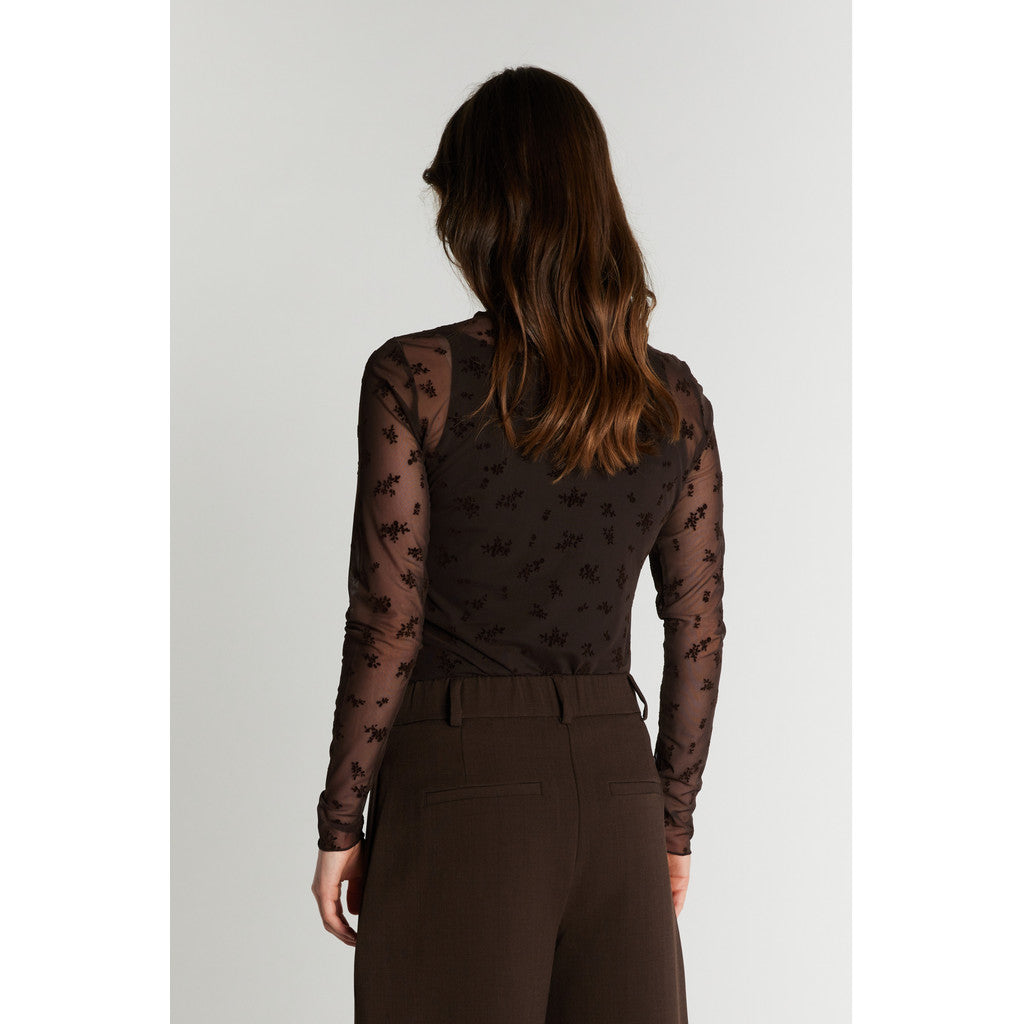 BRUN MESH . RUE DE FEMME